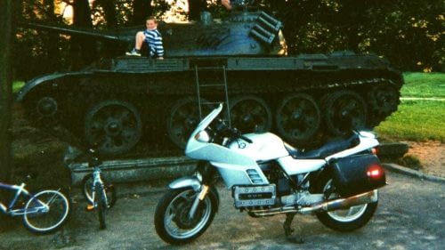 BMW K100RS in front of a T34 tank in Warsaw.